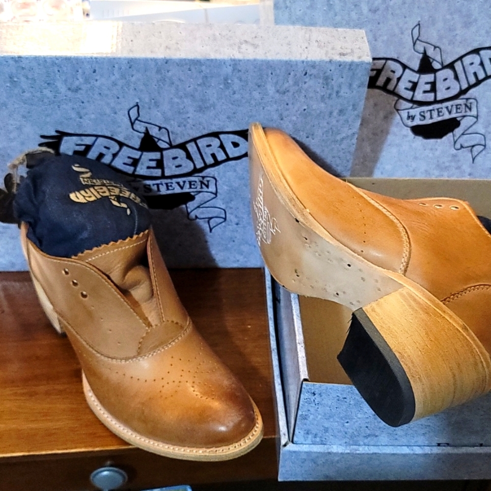 Tan leather Sadie booties